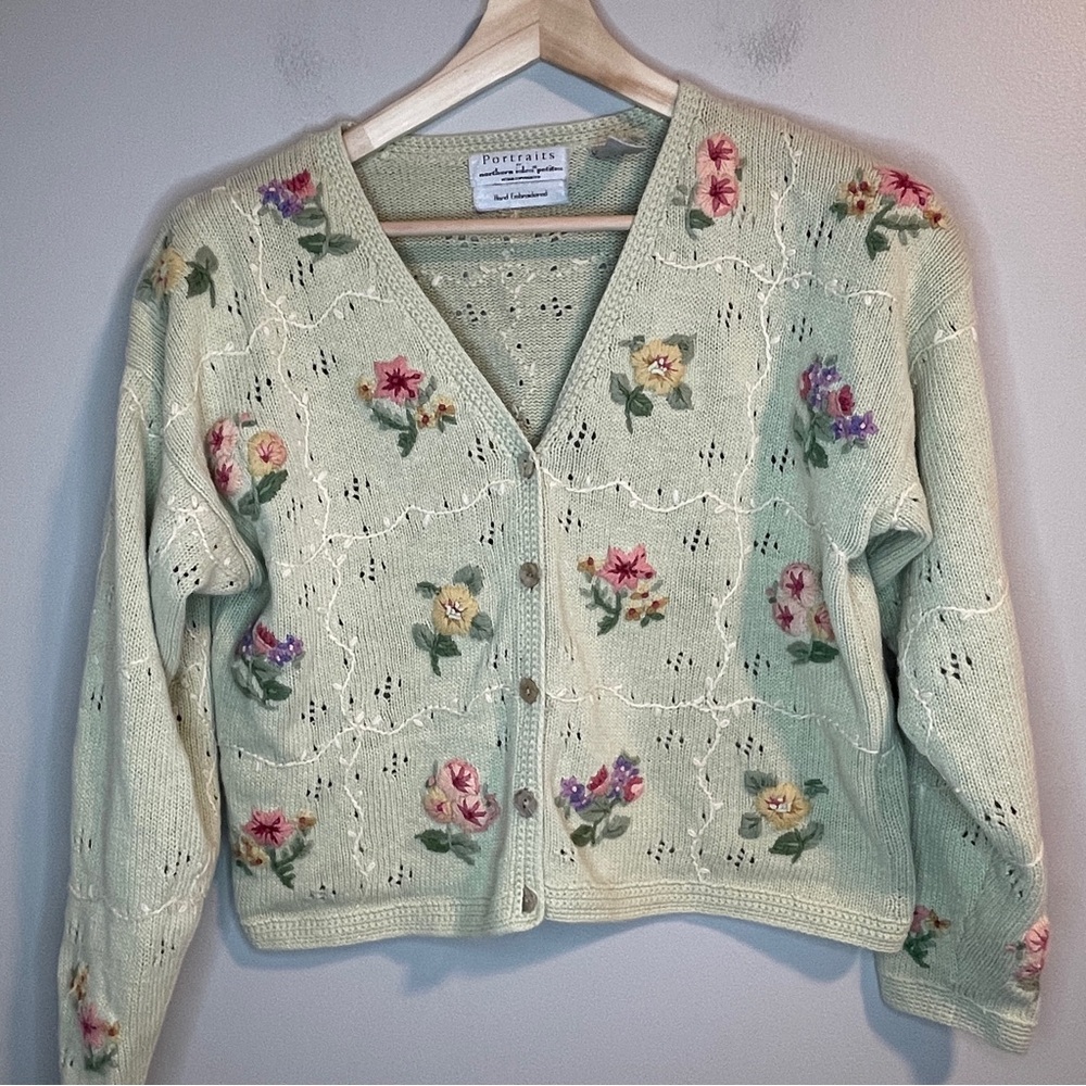 Green Floral Embroidered Cropped Cardigan Sweater